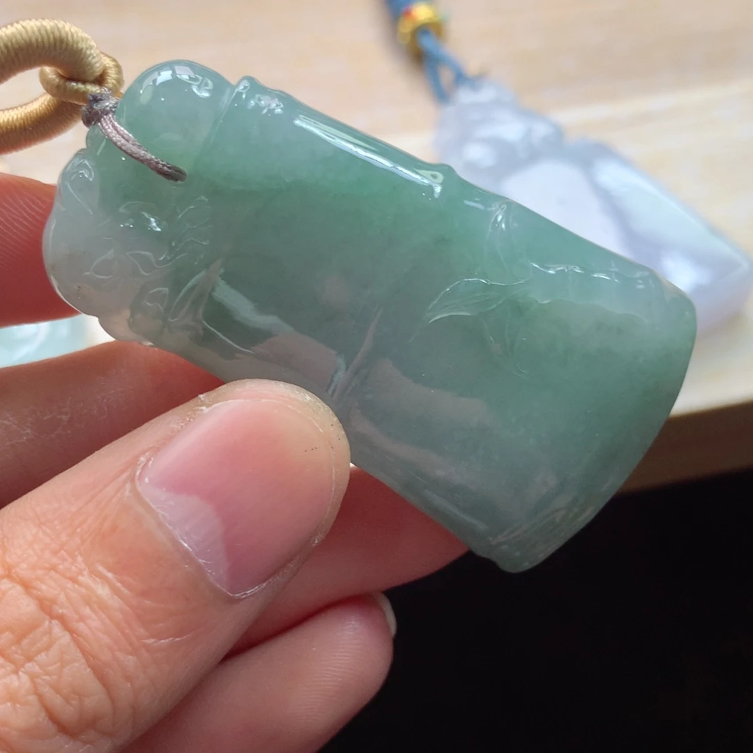 翡翠未镶嵌颈饰吊坠