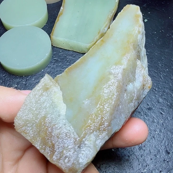 和田玉（糖玉）未镶嵌珠宝奇石