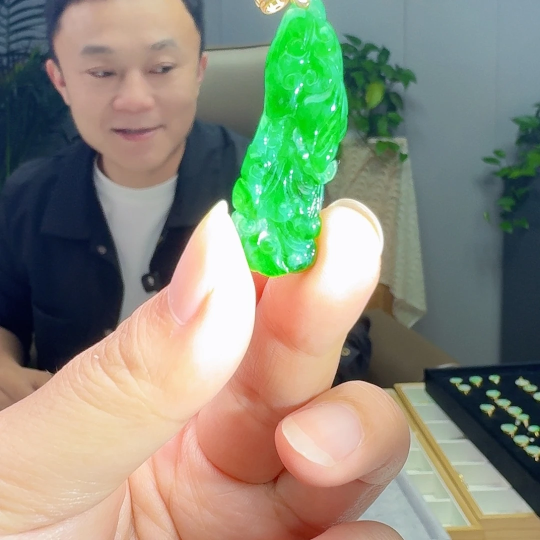 翡翠18K金镶嵌吊坠(不含链)天然