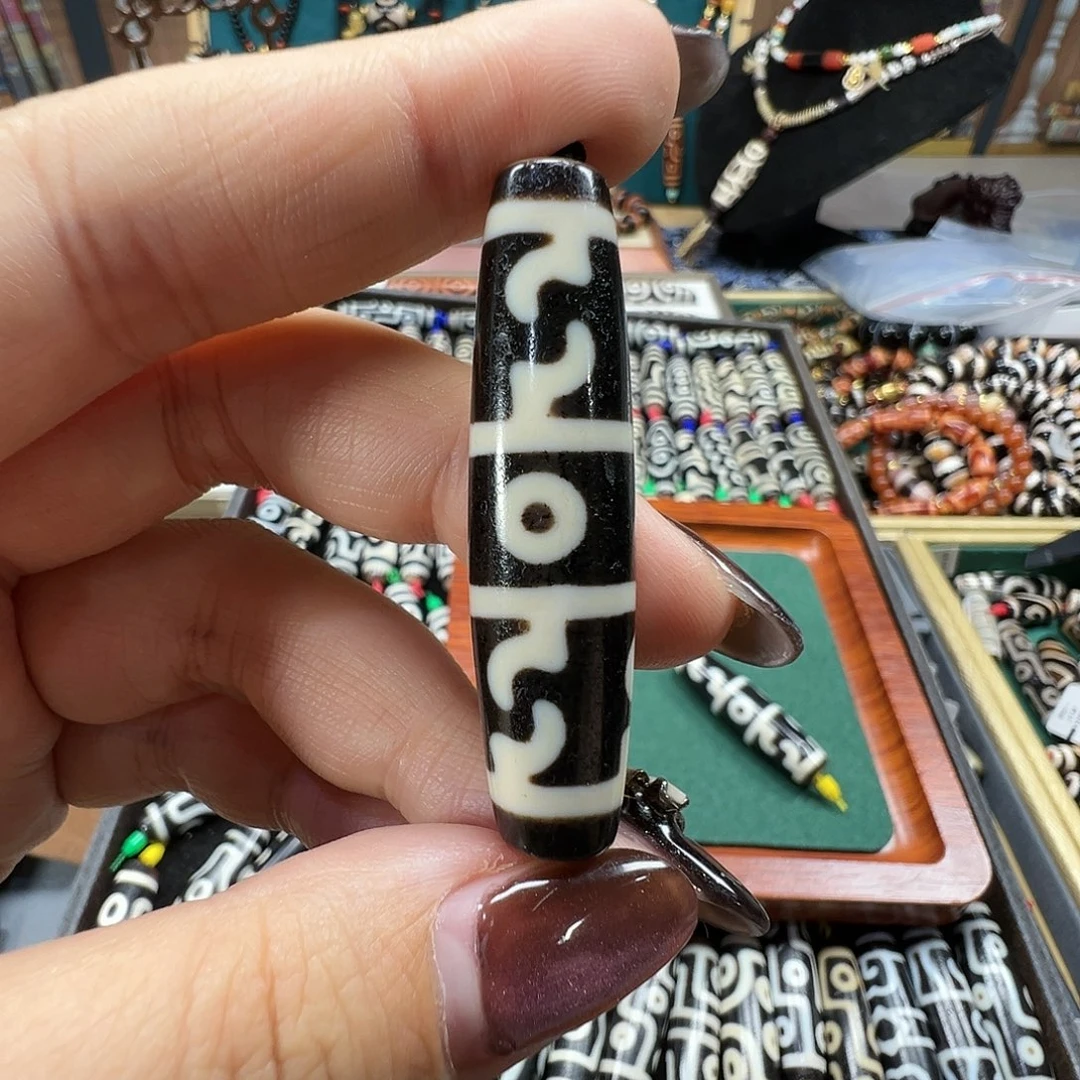 木***名玛瑙/玉髓未镶嵌珠宝半成品聚缘莲师三眼