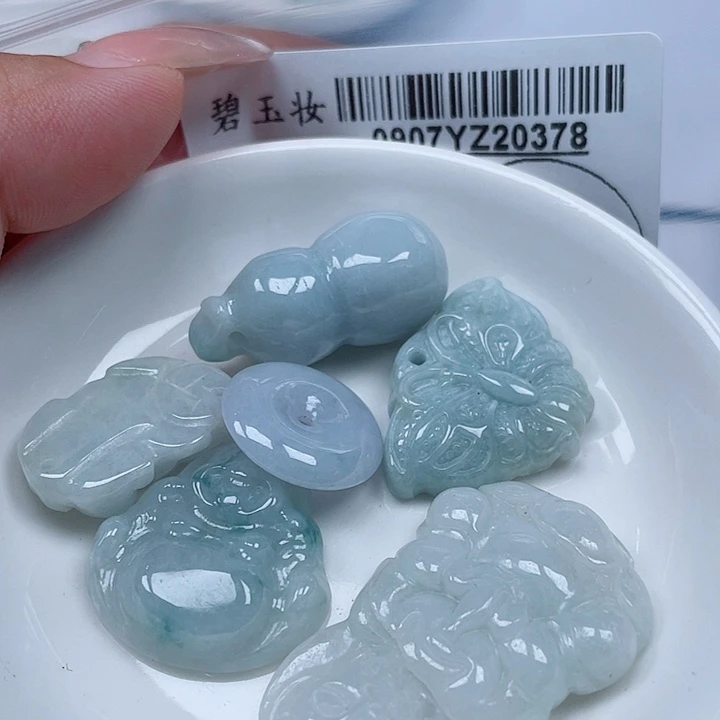 吊坠(不含链)未镶嵌翡翠
