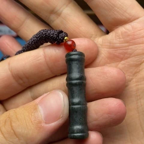 和田玉未镶嵌颈饰彩*