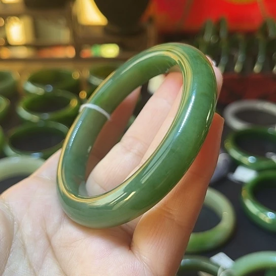 和田玉（碧玉）未镶嵌手镯