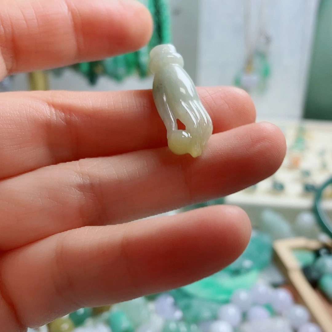 翡翠未镶嵌颈饰30