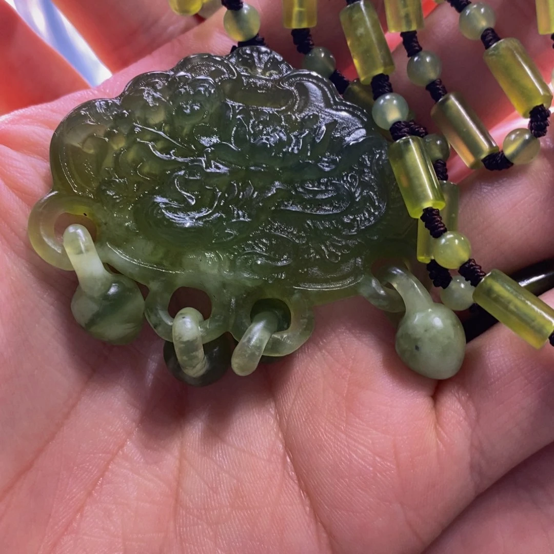 蛇纹石玉吊坠未镶嵌小***猫