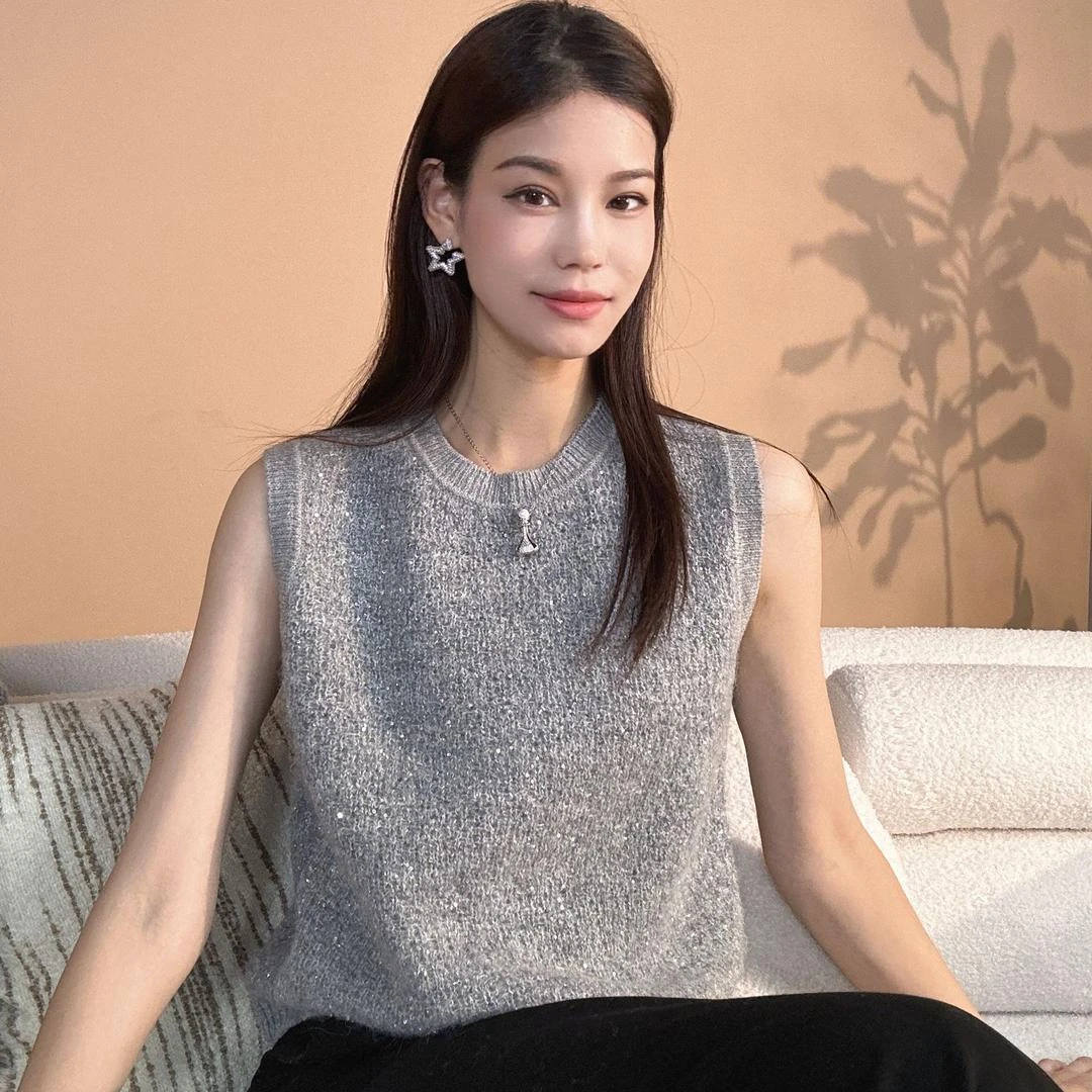 AMASS/阿玛施新款时尚造型镂空亮片圆领无袖套头针织马甲女538087