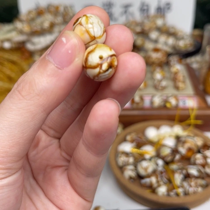 未镶嵌琥珀裸石罗*117号