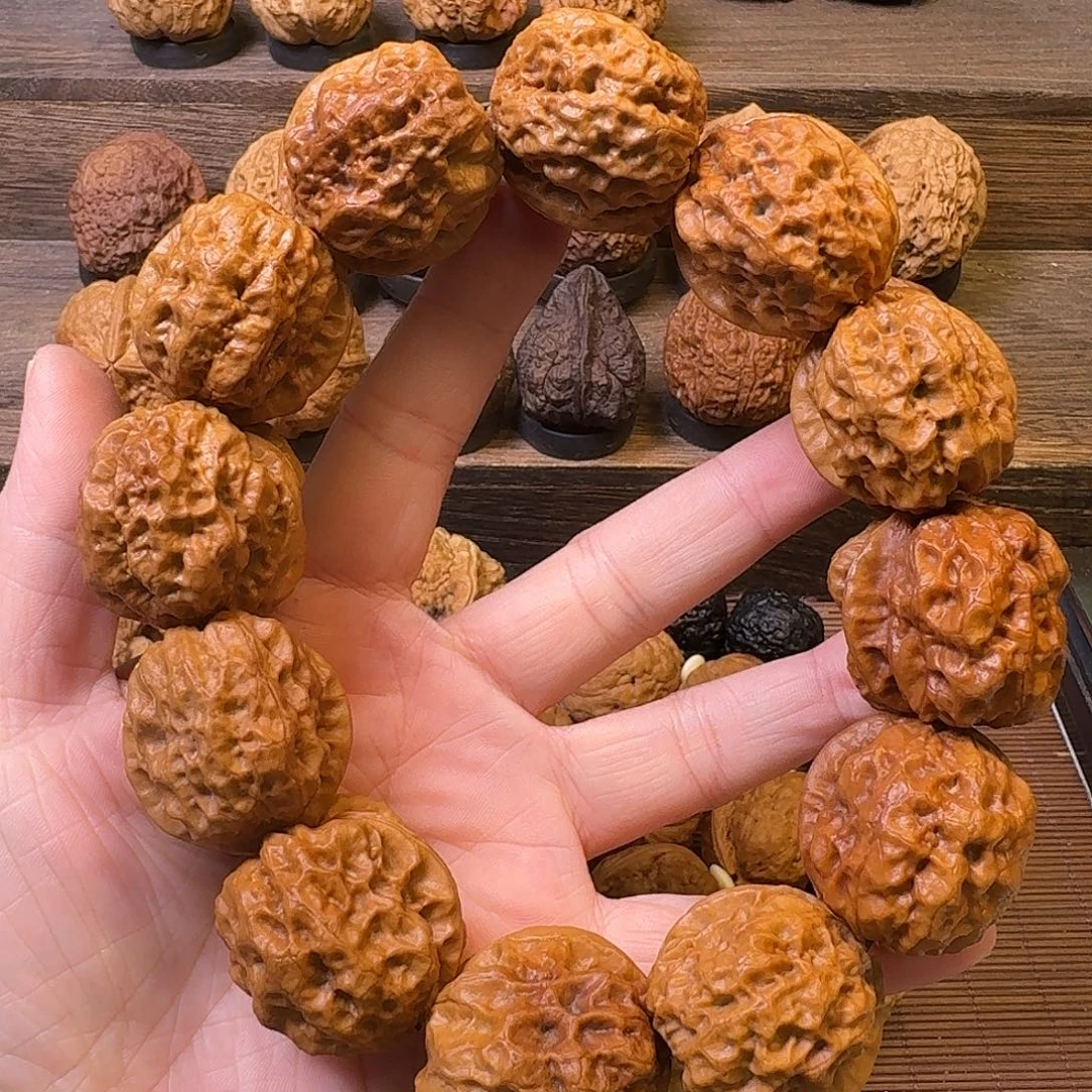 文玩核桃吊坠25金甲刺龙手持35尺寸