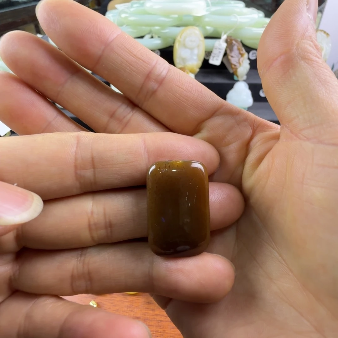和田玉（糖玉）未镶嵌颈饰挂件