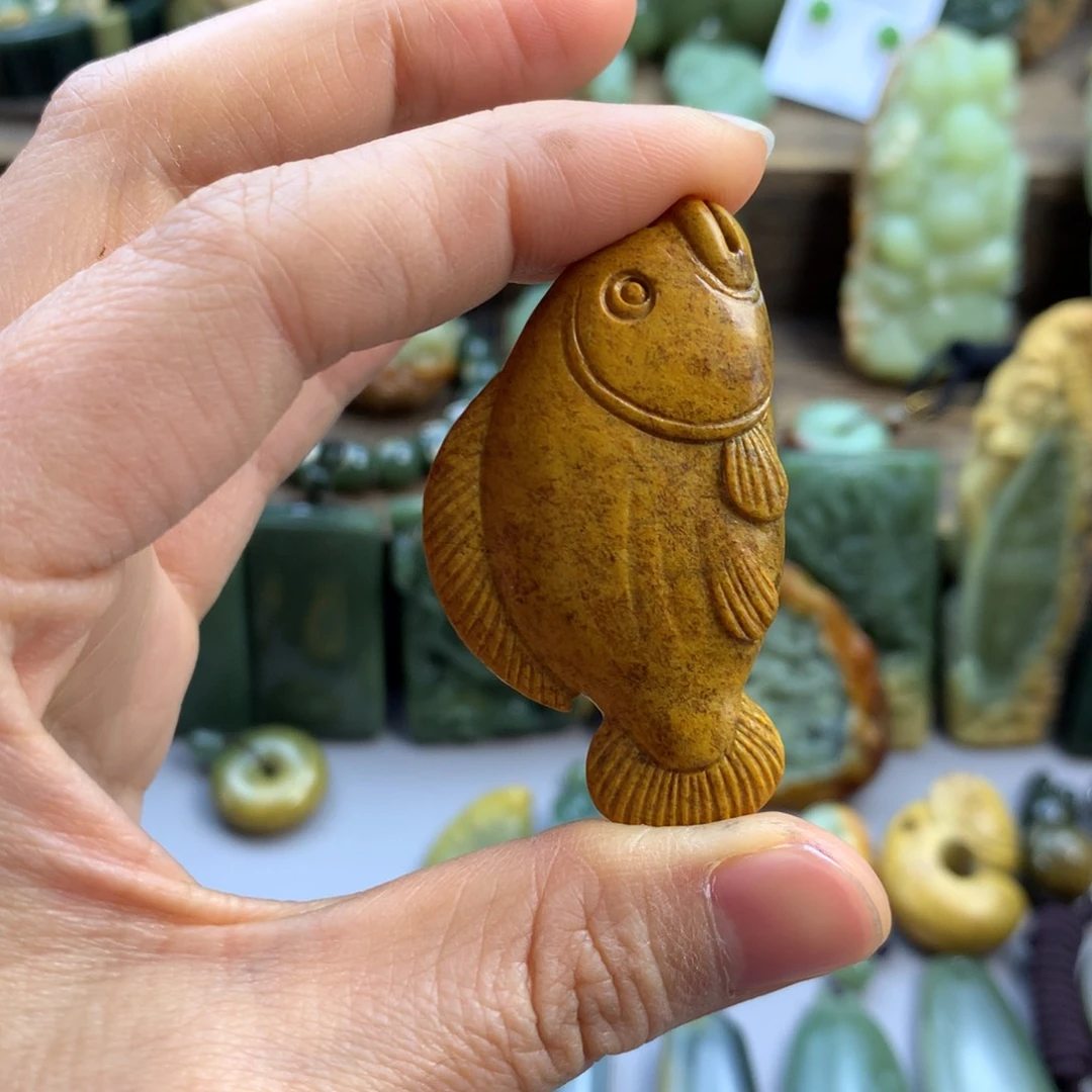 未镶嵌岫岩河磨玉（透闪石质玉）珠宝奇石卡***拉