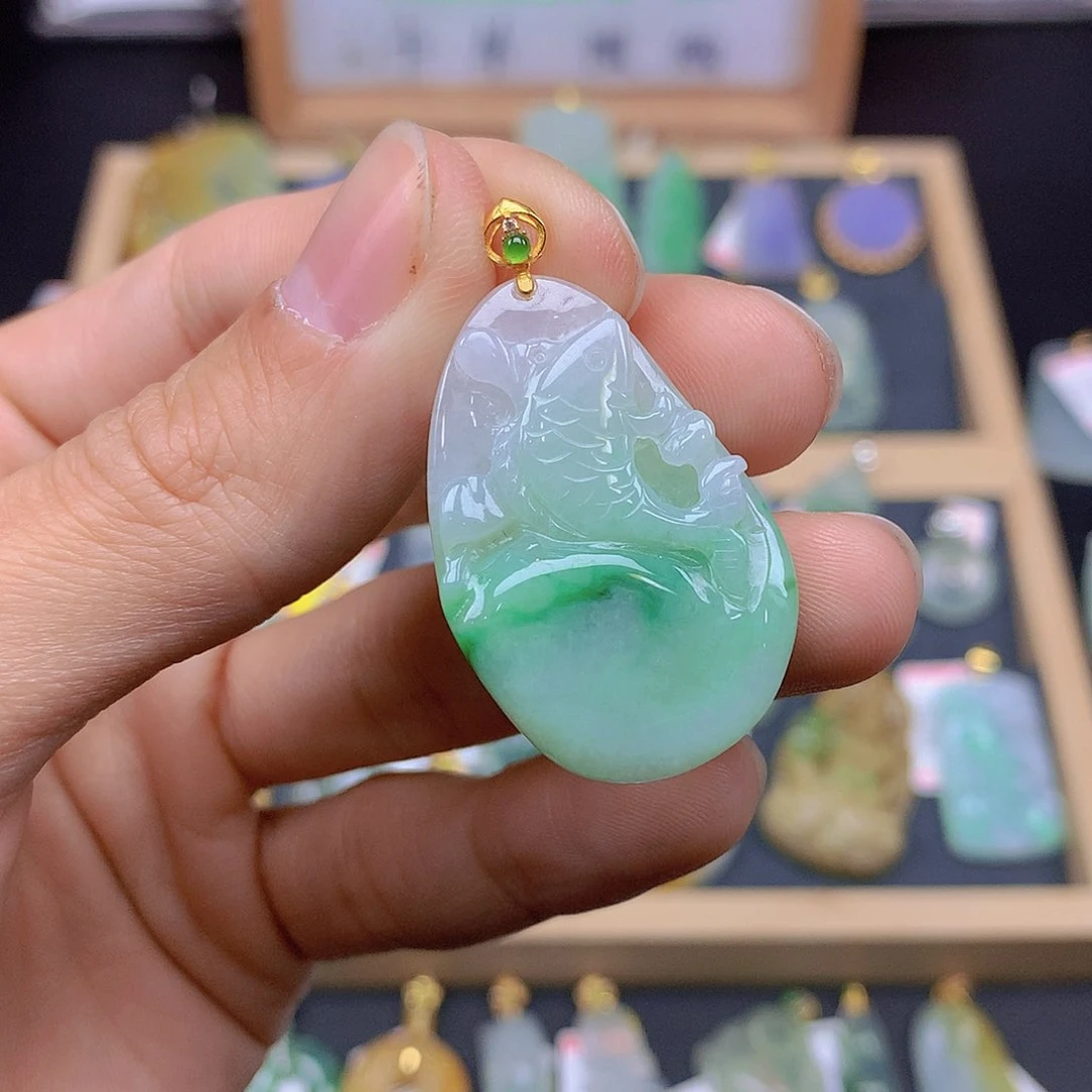 翡翠颈饰18K金镶嵌翡翠