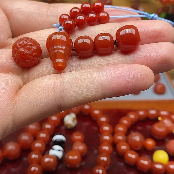 杨****玛瑙/玉髓未镶嵌颈饰