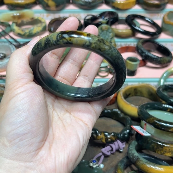 裕***囍岫岩河磨玉（透闪石质玉）未镶嵌手镯