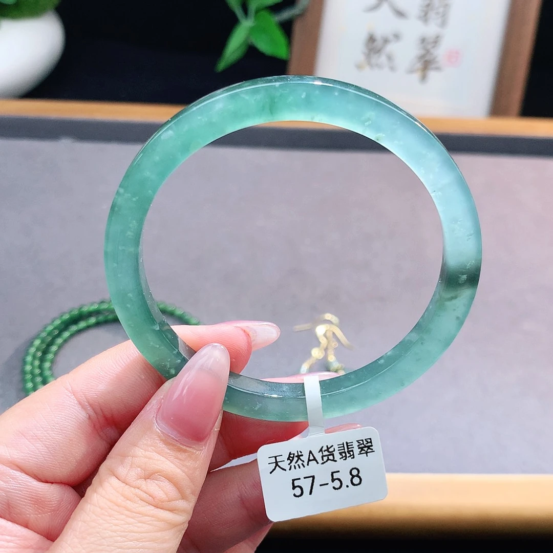 翡翠手镯（圆镯）未镶嵌
