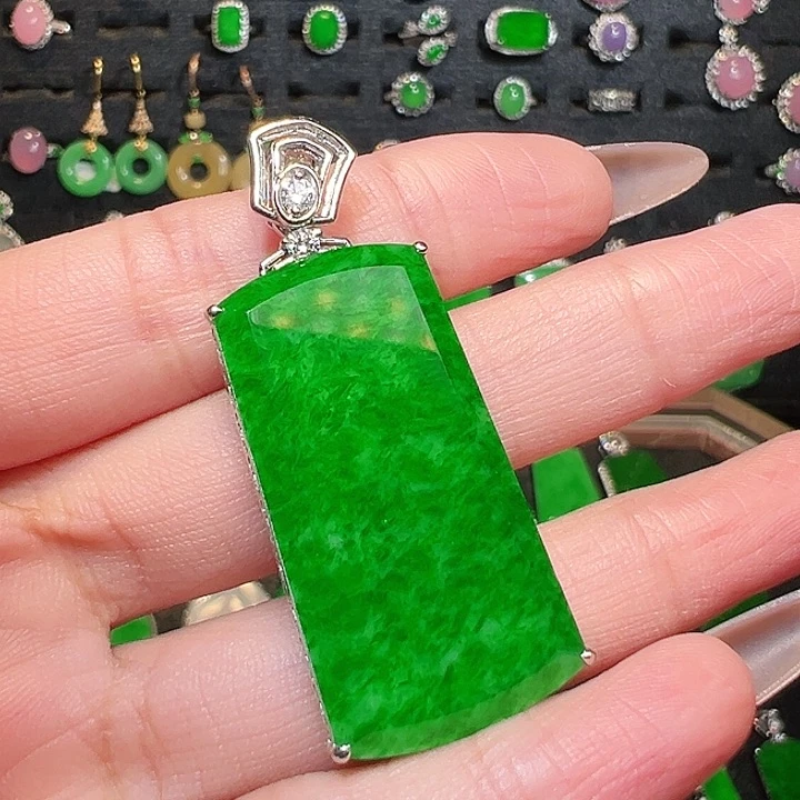 翡翠吊坠(不含链)18K金镶嵌锋*哥