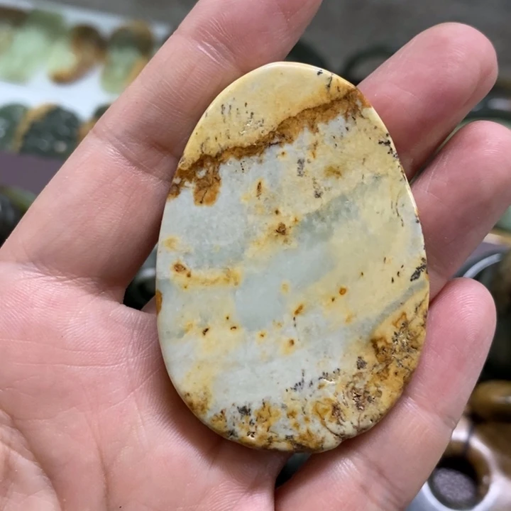未镶嵌手链岫岩河磨玉（透闪石质玉）