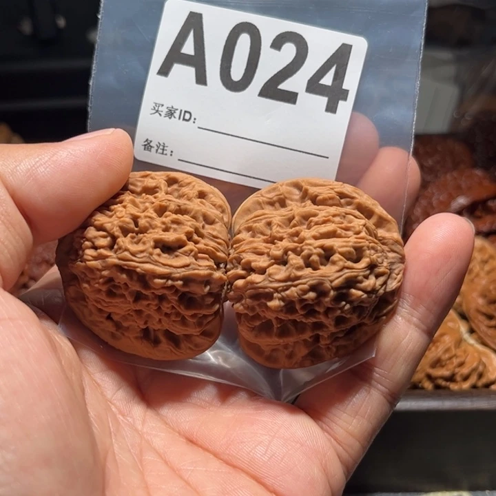暖***甜文玩核桃吊坠南疆石