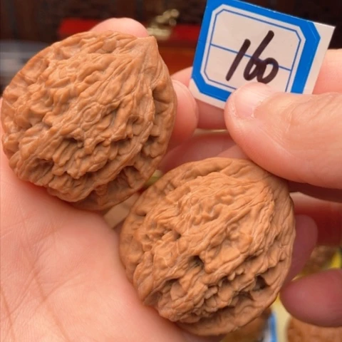 文玩核桃吊坠麦虎38