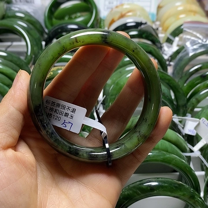 未镶嵌手镯和田玉（碧玉）宽胎57