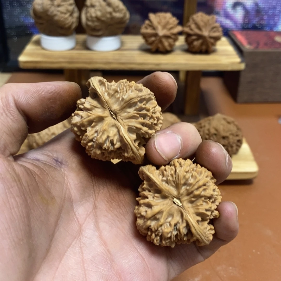 邱***邱吊坠文玩核桃福利满天星