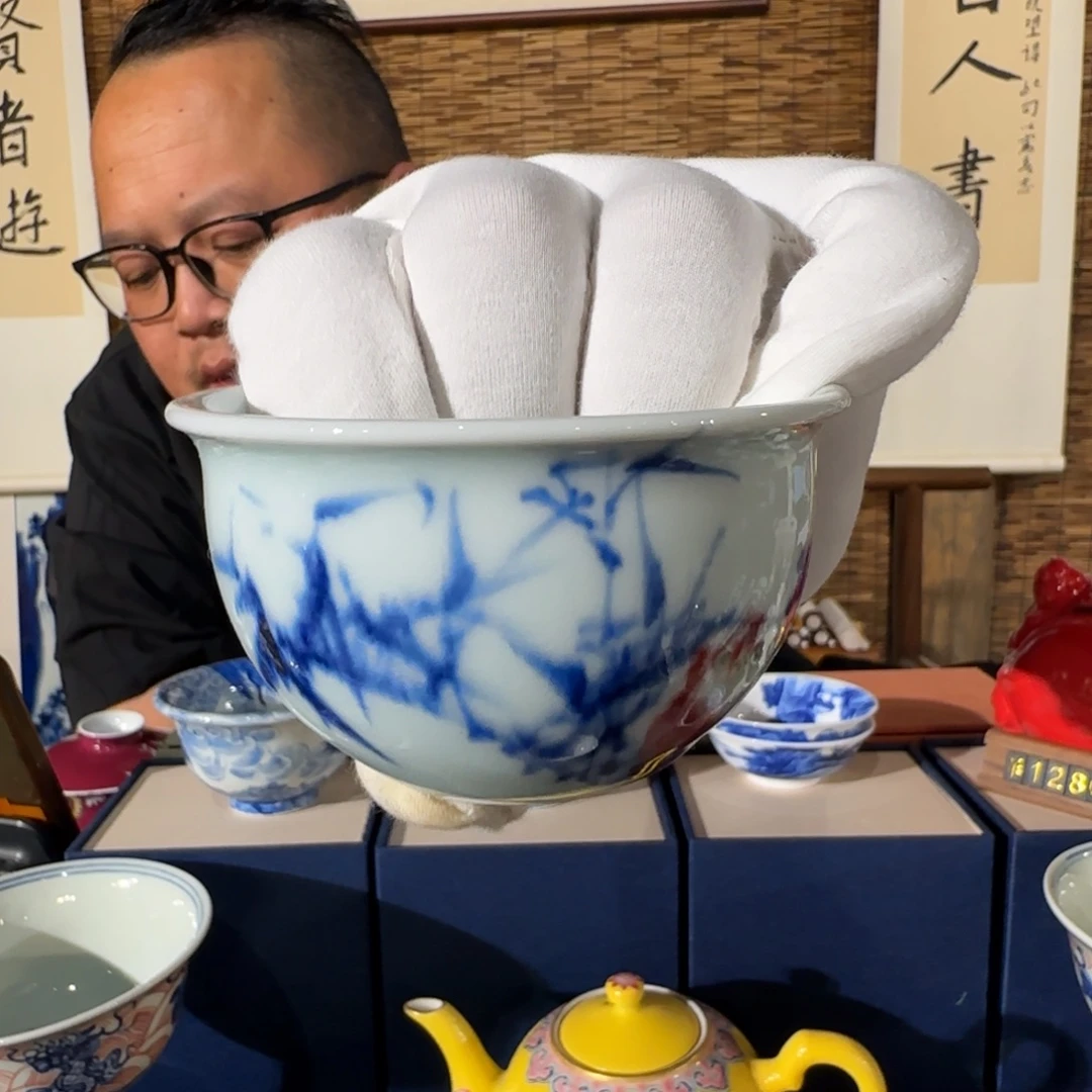 青花釉里红竹石主人杯