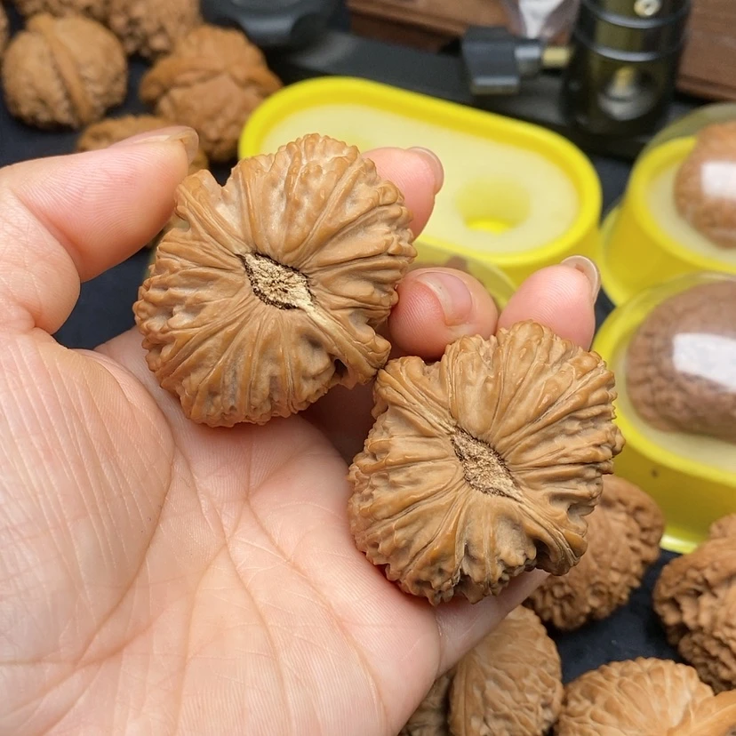【闪购商品】桃核把件艾****T白狮子头边43元宝白