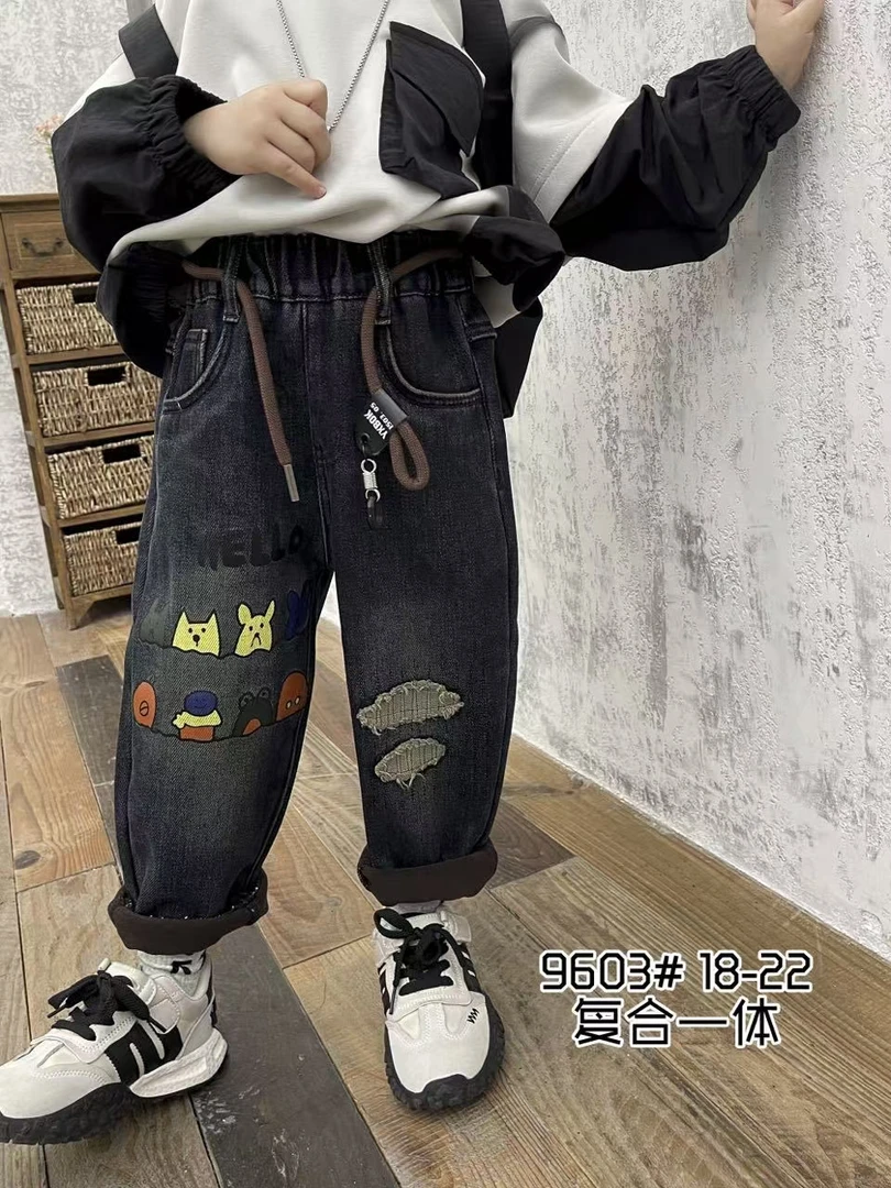 时尚小男童牛仔裤