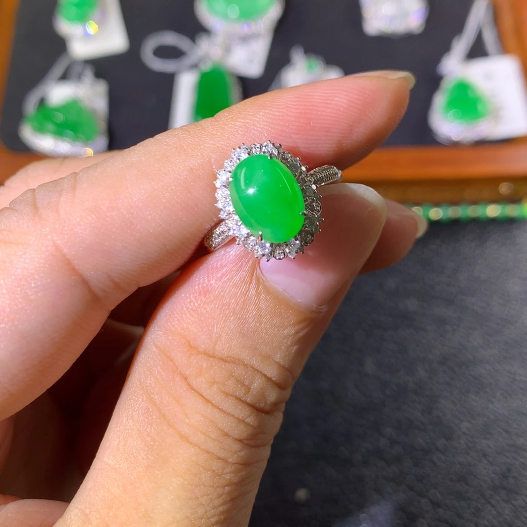 18K金镶嵌戒指翡翠翡翠