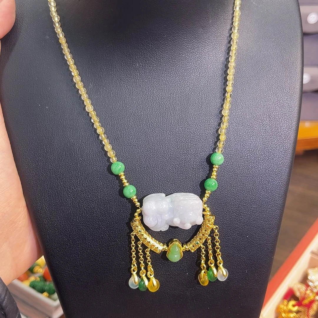 翡翠未镶嵌颈饰貔貅