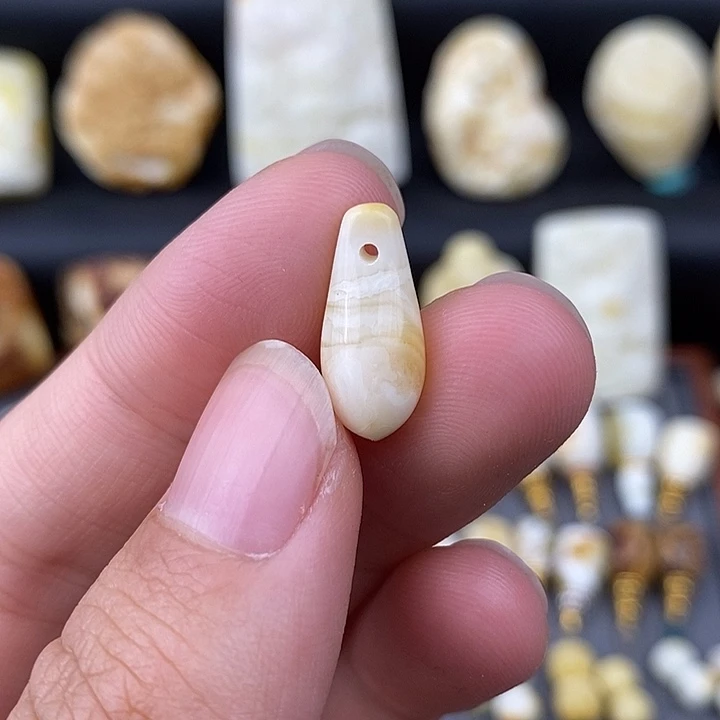 琥珀未镶嵌裸石侧挂