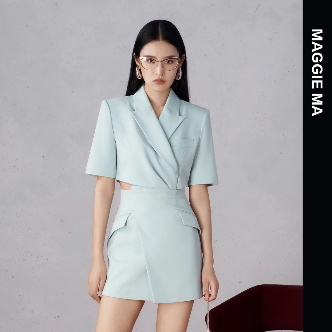 MAGGIEMA马婧设计师款清新蓝绿夏日清凉感腰部镂空上衣西装女342S