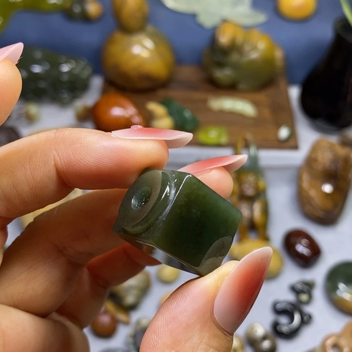 透闪石质玉未镶嵌挂件玉琮