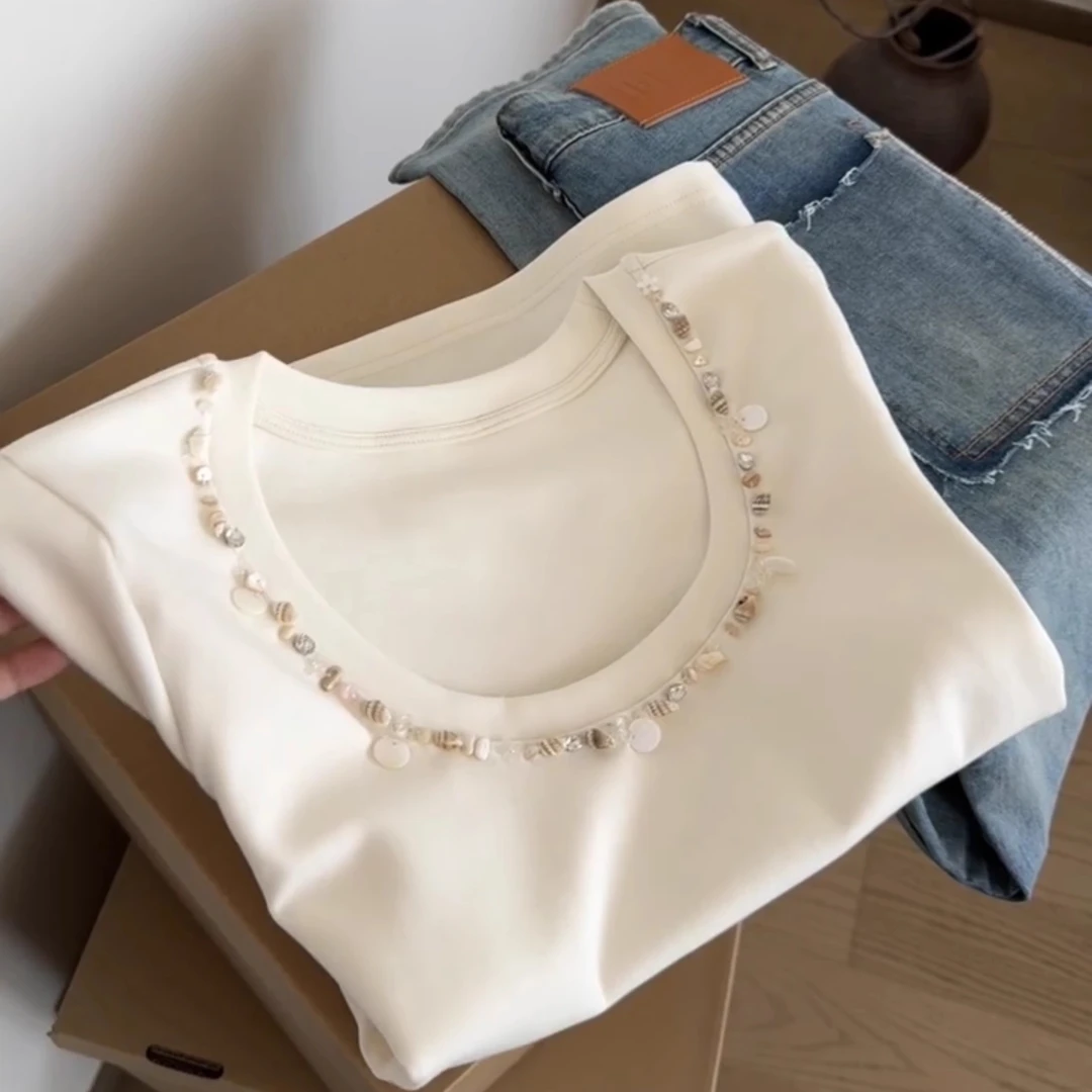 杏色贝壳装饰钉珠U领T恤女2025夏新款高级感时尚洋气百搭显瘦短袖