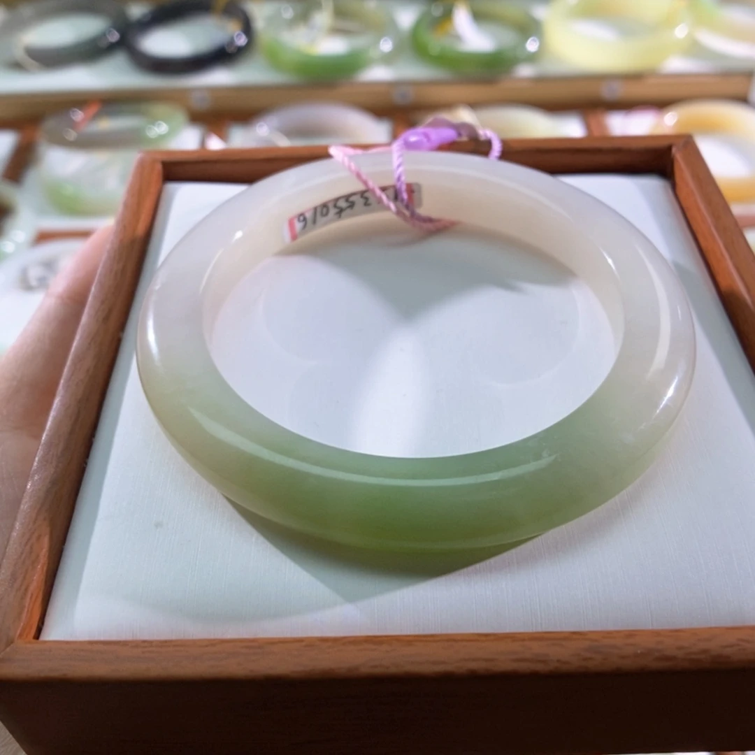 【闪购商品】未镶嵌手镯和田玉