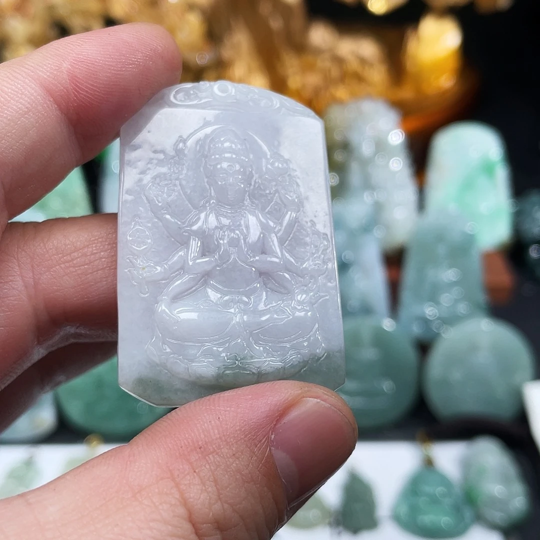 翡翠未镶嵌颈饰千手观音