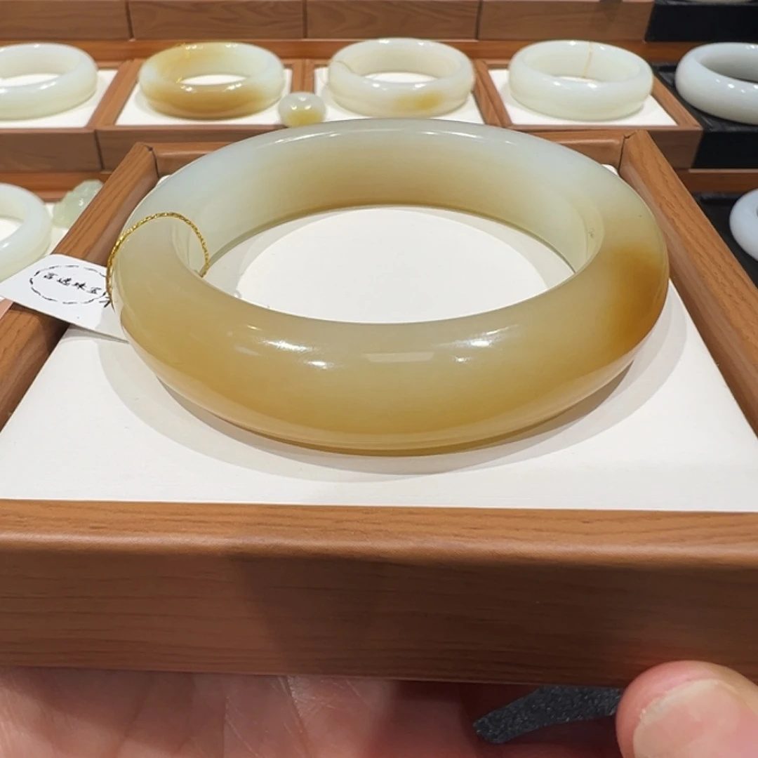 和田玉未镶嵌手镯