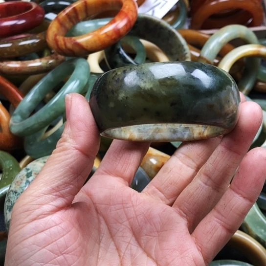 蛇纹石玉手镯未镶嵌溜****西