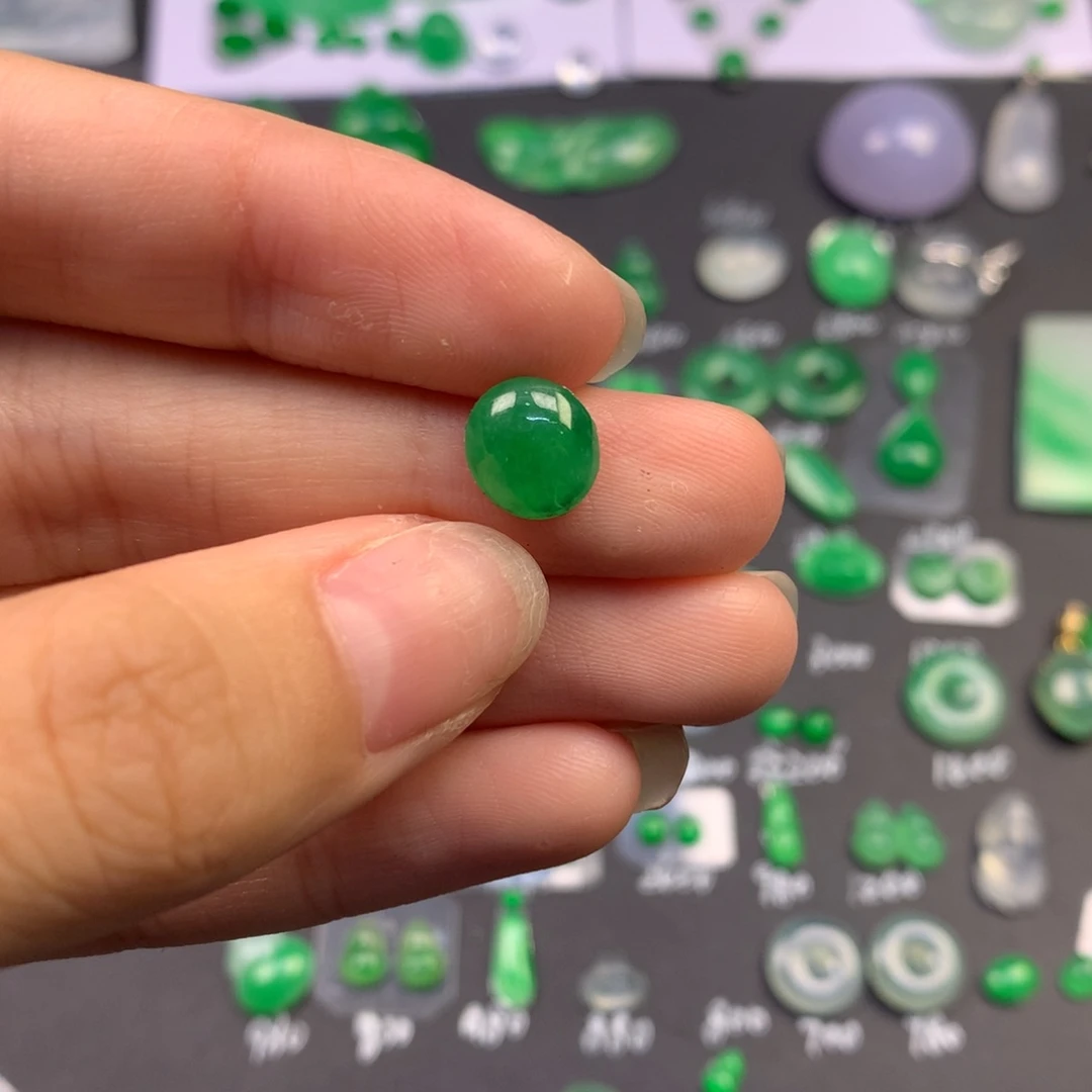 翡翠未镶嵌颈饰蛋面