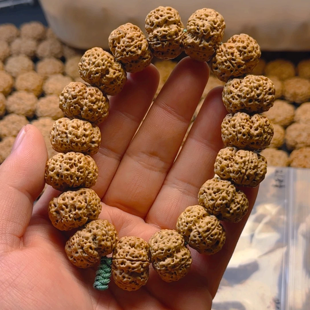 用***3吊坠金刚菩提飞碟梅花超头订制