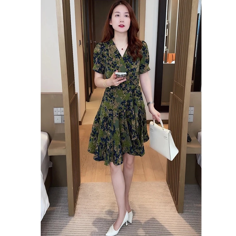 碎花连衣裙夏季新款时尚绑带气质减龄女神范V领中长裙2025