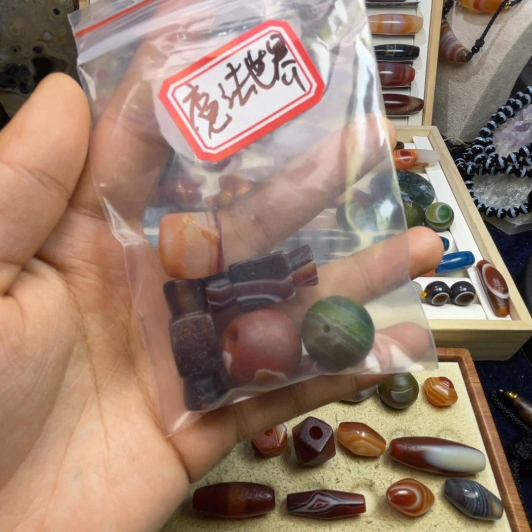 魔***界玛瑙/玉髓未镶嵌珠宝奇石