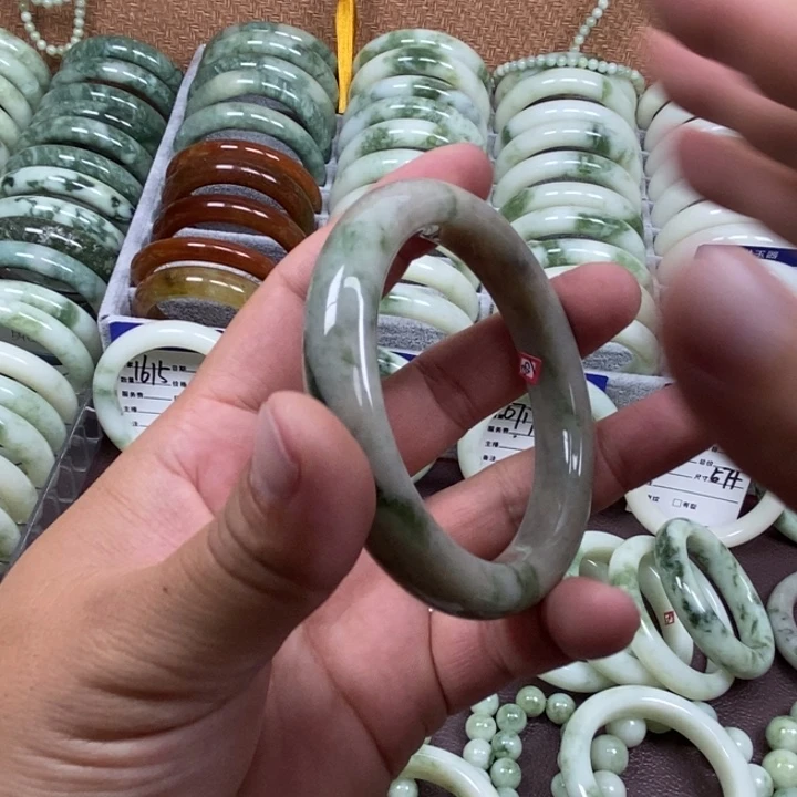 馋***妃蛇纹石玉未镶嵌手镯