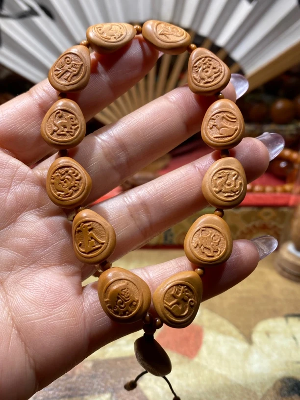 橄榄核松子十二生肖1.3×1.6陶菊英本工