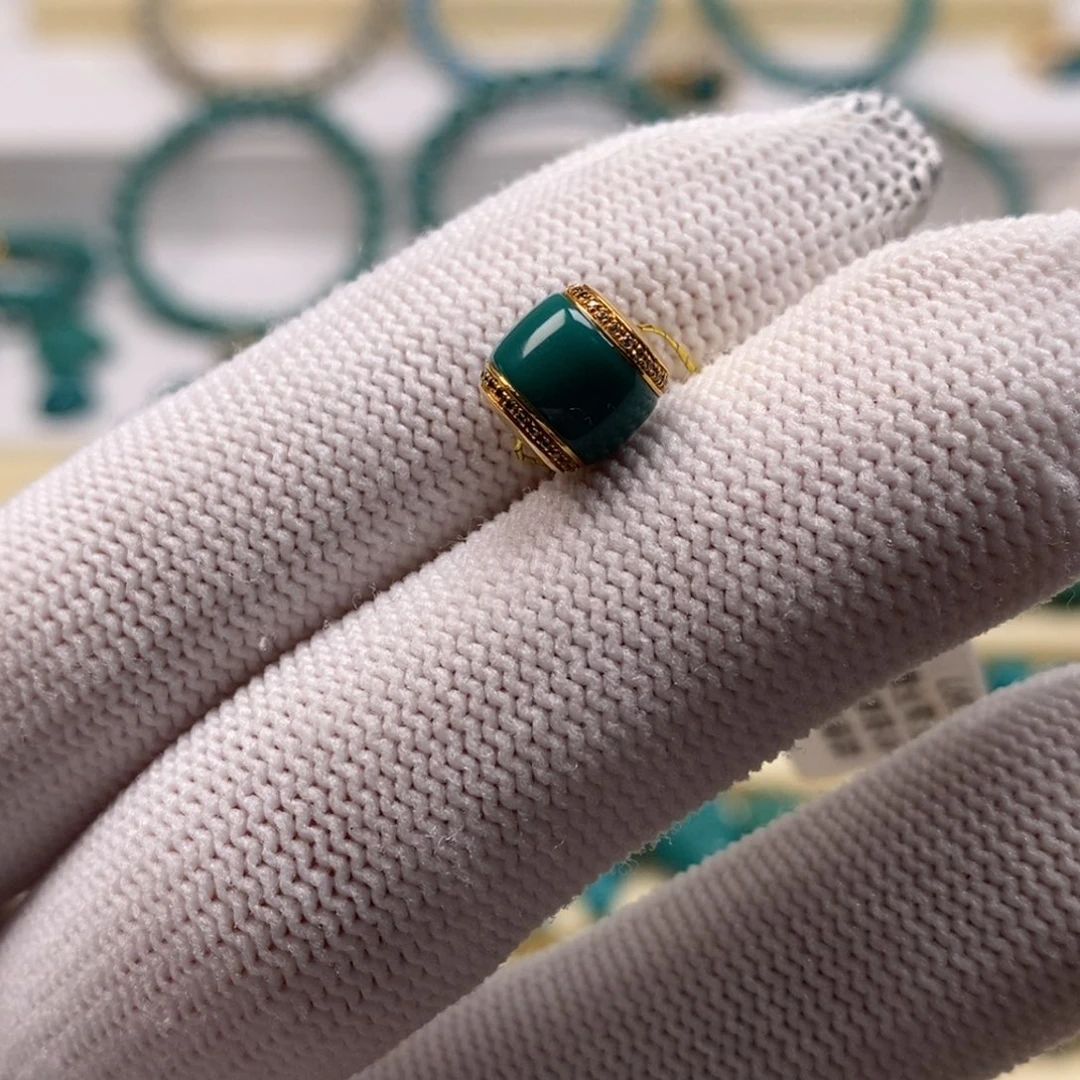 張***18K金镶嵌绿松石珠宝奇石Ａ３９７