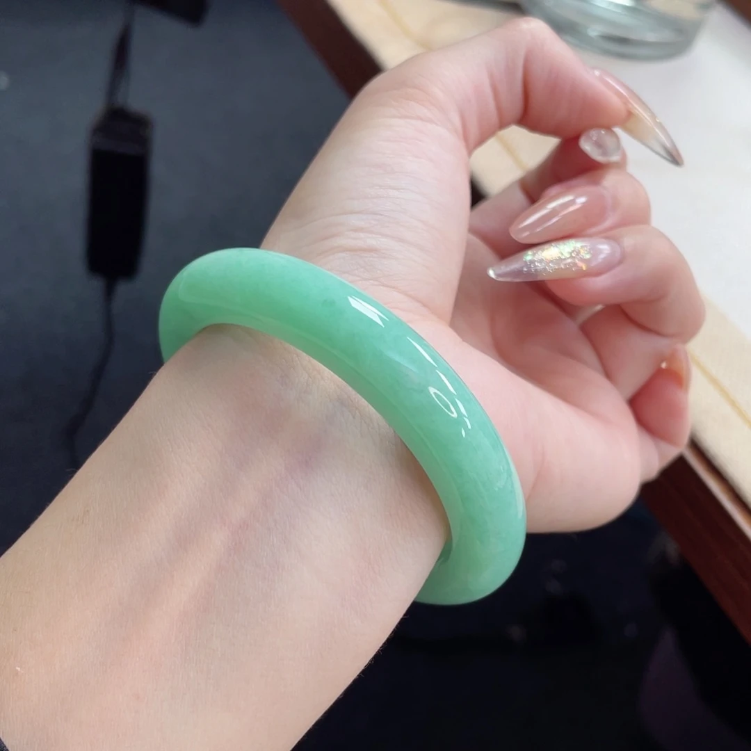 未镶嵌手镯翡翠55.6满色苹果绿种老肉细5号