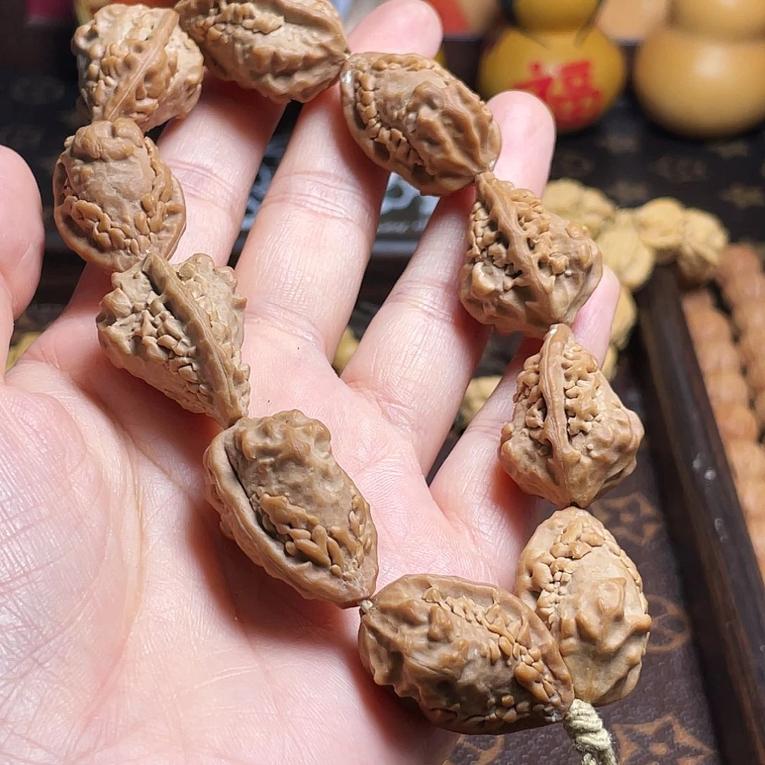 雨***虹核桃麒麟角白茬手持