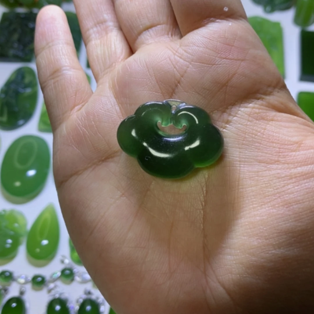 【闪购商品】蛇纹石玉颈饰未镶嵌小****素