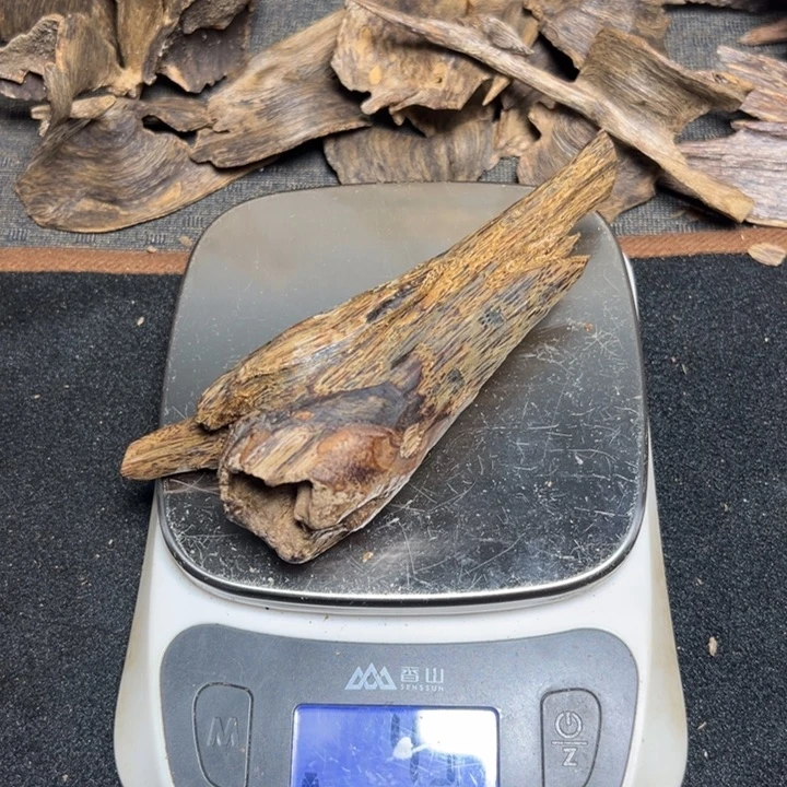 鑫***宝木天然大树丁45克