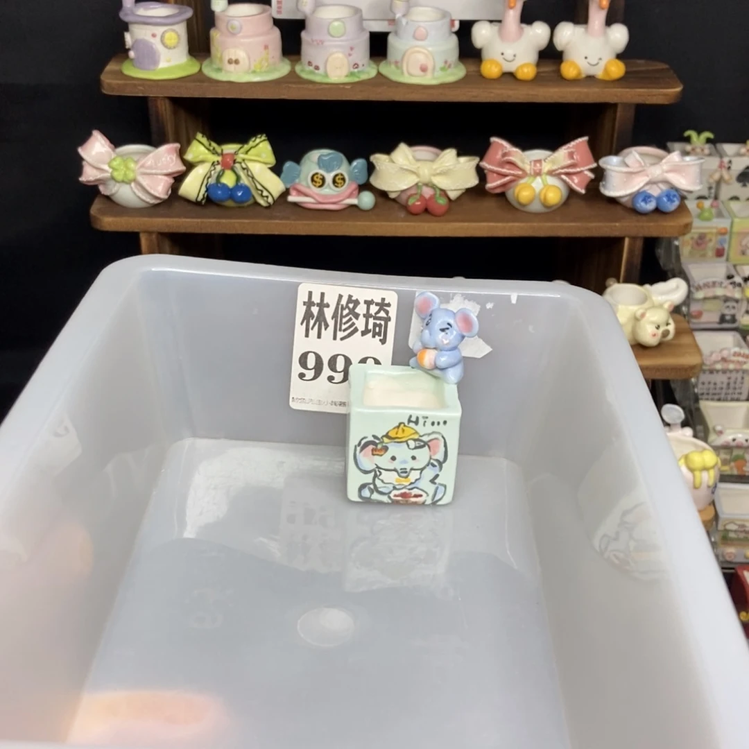 林***琦手捏釉烧拇指花盆1只