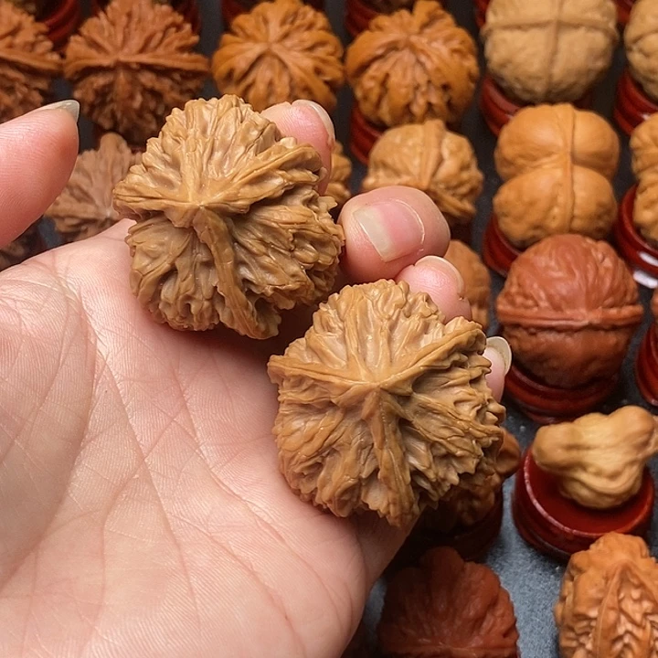 文玩核桃吊坠三棱